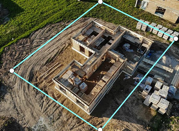 Luftaufnahme einer Baustelle mit eingezeichnetem geofence